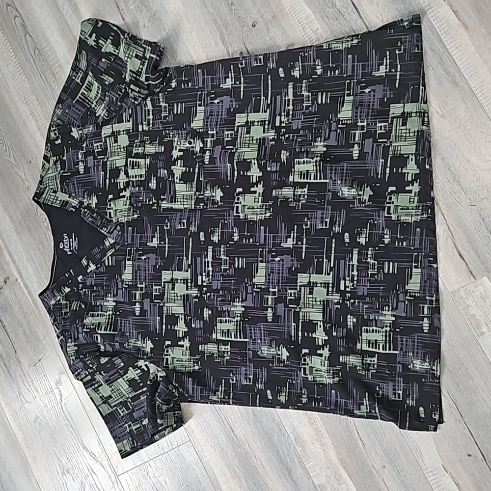 Cherokee infinity top scrub  color green and black size xl